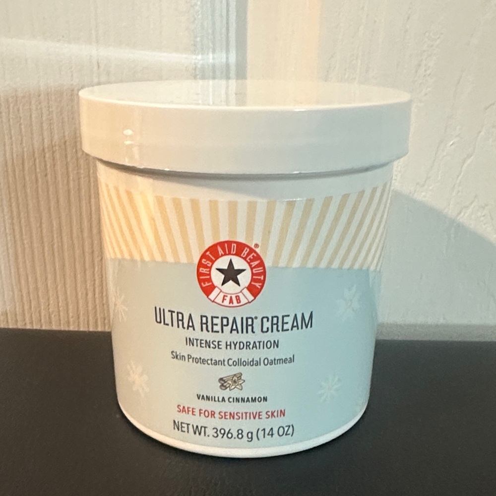 First Aid Beauty Ultra Repair Cream - White and Red